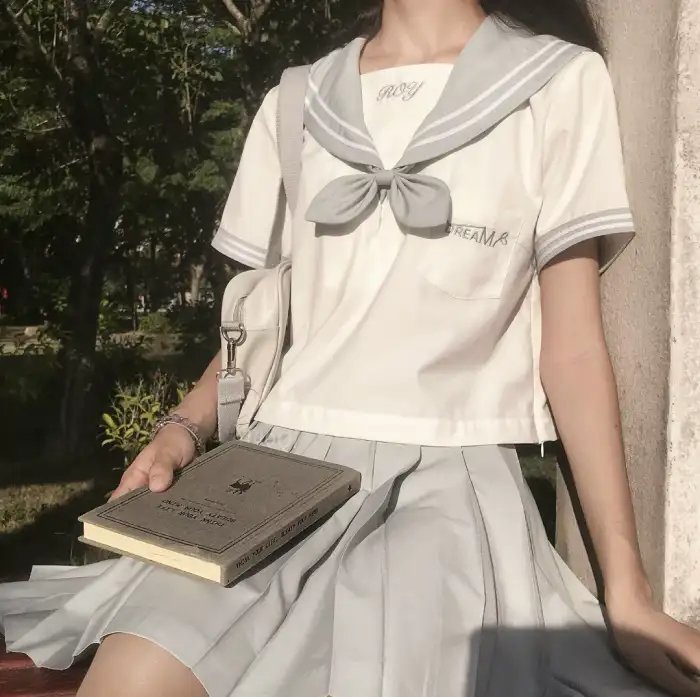 七个尖角的阁楼 海报